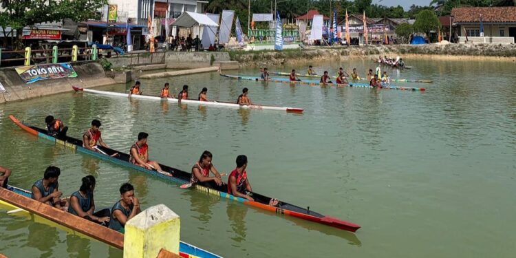 Kapolsek Logas Tanah Darat Pimpin Pengamanan Festival Pacu Jalur Mini 2024