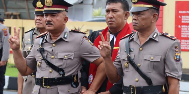 Hans Silalahi Dan Ramses Butarbutar Ucapkan Selamat Kepada Kapolsek Pagar Merbau Iptu Ronald Sihite