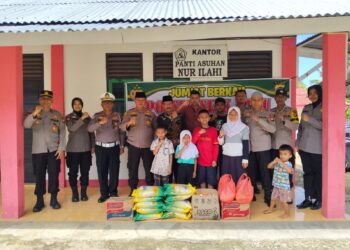 Jum’at Berkah, Kapolsek Siak Hulu Berbagi Kebahagiaan Bersama Panti Asuhan Nur Ilahi 