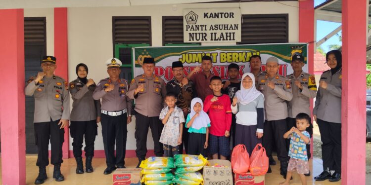 Jum’at Berkah, Kapolsek Siak Hulu Berbagi Kebahagiaan Bersama Panti Asuhan Nur Ilahi 