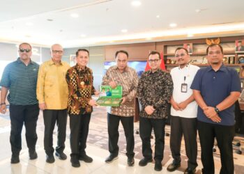Media Center Kelas Dunia Penyelenggaraan PON XXI, Pemprov Sumut Beri Penghargaan Untuk Menkominfo