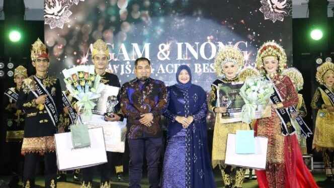 Pj Bupati Iswanto Nobatkan Faiz Dan Tasya Sebagai Agam Inong Aceh Besar 2024