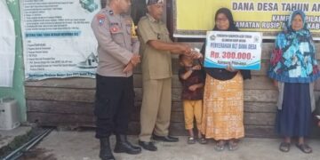 Reje Kusnadi Menyerahkan BLT DD Kepada 35 KK Kampung Pilar Jaya