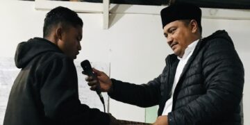 Dihadiri Ratusan Massa, Shabela- Eka Syahputra Serahkan 20 SK Kordes Kecamatan Kebayakan