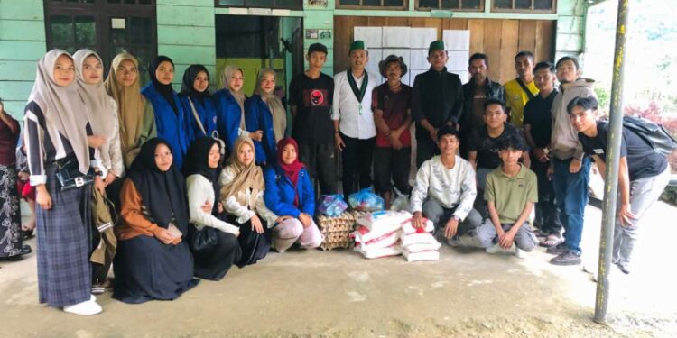 HMI Dan Mahasiswa UGP Salurkan Bantuan Untuk Korban Bencana Alam Di Ramung Ara, Pasca Demo PDAM