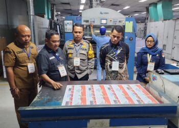 Kapolres Dan Ketua KPU Tinjau Proses Pencetakan Surat Suara Pemilihan Bupati Kampar