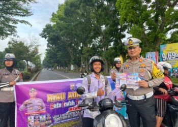 Satlantas Polres Kuansing Bagikan Brosur Dan Sosialisasikan Lomba Konten Video “Riau Adalah Kita”