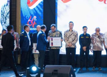 Asri Ludin Tambunan, Dokter Spesialis Pertama Terima Satyalancana Aditya Karya Mahatva Yodha