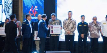 Asri Ludin Tambunan, Dokter Spesialis Pertama Terima Satyalancana Aditya Karya Mahatva Yodha