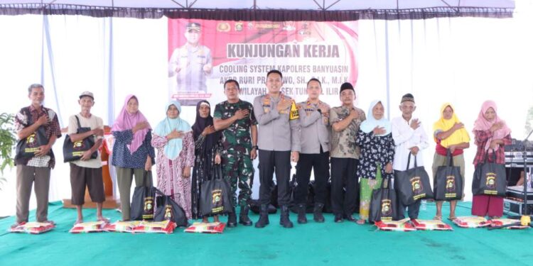 Kunker Ke Polsek Tungkal Ilir, Kapolres Banyuasin Gelar Cooling System Di Desa Sidomulyo