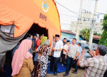 Respon Cepat Dr. Asri Ludin Tambunan Berikan Bantuan Kepada Korban Kebakaran Di Tembung