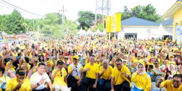 Sah!!, H. Musa Rajekshah Serahkan KTA Golkar Untuk Dr. Asri Ludin Tambunan