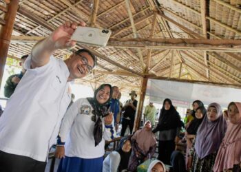 Pembangunan Dan Beasiswa, Bukti Kerja Nyata Asri Ludin–Lom Lom Di Desa Karang Anyar