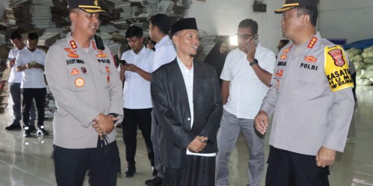 Kapolres Dampingi Pamatwil Polda Aceh Cek Gudang Logistik KIP Aceh Tengah