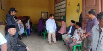 Calon Bupati Shabela Serahkan Bantuan Korban Banjir Bandang Kecamatan Rusip Antara