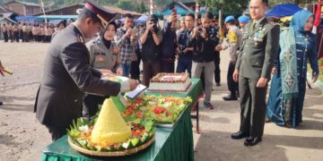 Kapolres Aceh Tengah Beserta Staf Berikan Surprise Kepada Dandim 0106 Di HUT TNI Ke 79