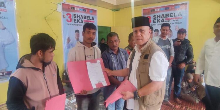 Pasangan Nomor 3 Shabela – Eka Saputra Serahkan SK Relawan “Sayap Sah Dan Pong Sede” Se Kecamatan Bintang