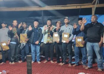 Dihadiri Ratusan Pendukung, Shabela Eka Saputra Serahkan SK Pemenangan Di Pemukiman Nosar