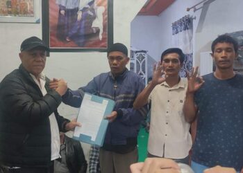 Pertemuan Di Pilar Jaya, Calon Bupati Shabela Serahkan 17 SK Kordes Kecamatan Rusip Antara
