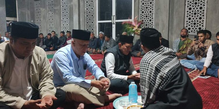 Disela Acara Peusijuk, Abi Mizwar : Siap Memenangkan 02 Mualem- Dek Fadh Dan 03 Shabela – Eka Saputra