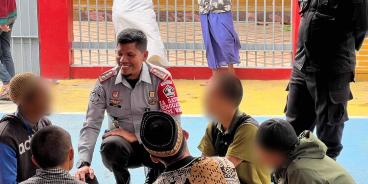 Kepala Rutan Takengon Sapa Langsung Keluarga WBP Saat Jam Berkunjung