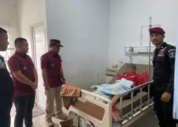 Ka.KPR Bersama Kasubsi Pelayanan Lakukan Kontrol Keamanan Dan Kondisi WBP Dirawat Di Rumah Sakit