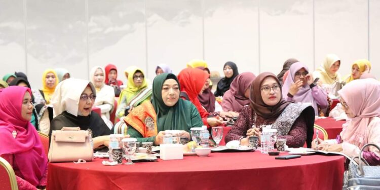 Sambut Hari Ibu, Wakil II DPRK Aceh Tengah Susilawati Hadiri Training Public Speaking