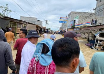 Tanggul Seruway Jebol, Pj Bupati Asra Perintahkan Evakuasi Warga Dan Dirikan Dapur Umum