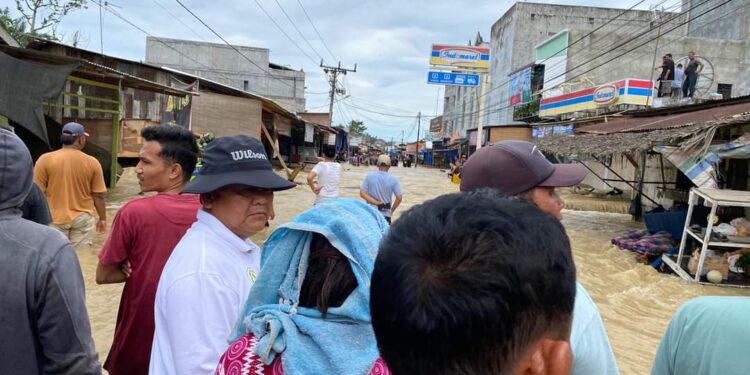 Tanggul Seruway Jebol, Pj Bupati Asra Perintahkan Evakuasi Warga Dan Dirikan Dapur Umum