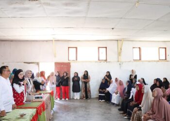 Ketua DPRK Fitriana Mugie Jadi Fasilitator Sekolah Lansia Di Kampung Burni Bius