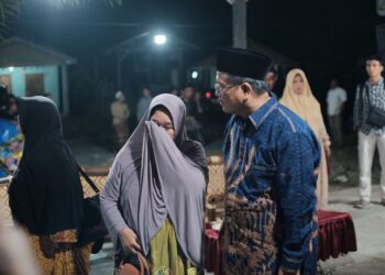 Kedatangan Oyon-Hamzah Ke Desa Sianjo-Anjo Disambut Rasa Haru Oleh Warga