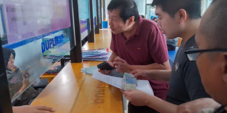 Layanan Update Data Kendaraan Petugas BPKB Ditlantas Polda Sulsel