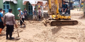 Polres Aceh Tengah Kembali Lakukan Gotong Royong Di Lokasi Banjir Bandang Rusip Antara