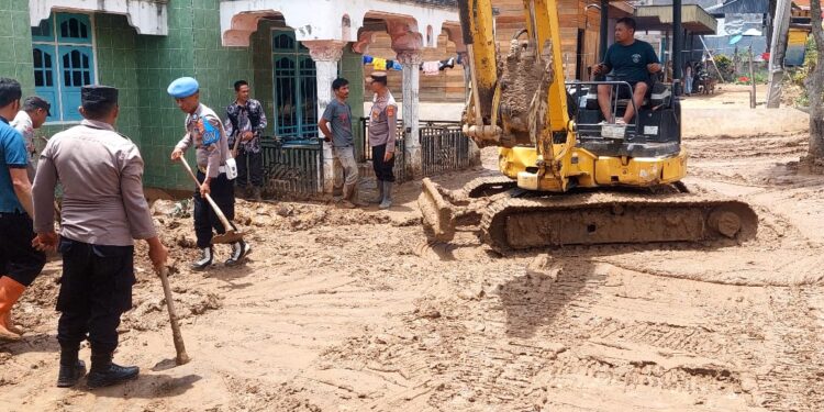 Polres Aceh Tengah Kembali Lakukan Gotong Royong Di Lokasi Banjir Bandang Rusip Antara