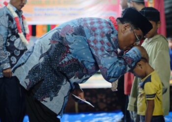 Alhamdulillah Sangat Perduli, Oyon-Hamzah Santuni Anak Yatim Usai Kampanye Di Teluk Rumbia 