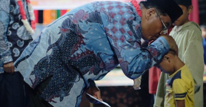 Alhamdulillah Sangat Perduli, Oyon-Hamzah Santuni Anak Yatim Usai Kampanye Di Teluk Rumbia