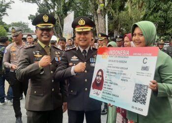 HUT TNI Ke -79, Kapolres Kampar Gratiskan SIM Bagi keluarga TNI Dan Ajak Bersinergi Dalam Pilkada