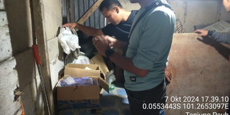 Polsek Singingi Hilir Tertibkan Tempat Pembakaran Emas Ilegal Di Desa Tanjung Pauh