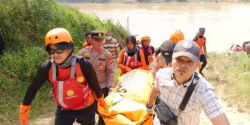 Polsek Kampar Kiri Hilir Akhirnya Temukan Korban Tenggelam Saat Memancing