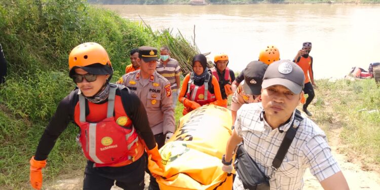 Polsek Kampar Kiri Hilir Akhirnya Temukan Korban Tenggelam Saat Memancing