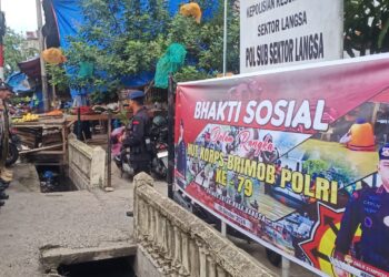 Brimob Polda Aceh Gelar Bakti Sosial di Pasar Latos, Tunjukkan Sinergitas TNI-Polri  ,  Dalam Rangka HUT ke-79, Brimob Bersihkan Pasar Latos, Kota Langsa