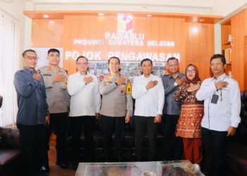 Kapolda Sumsel Andi Rian Djajadi Di Kantor Bawaslu, Saya Siapkan Penebalan Pengamanan Pilkada Serentak