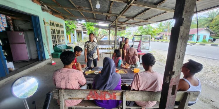 Cooling System, Satresnarkoba Polres Kampar Sambangi Ibu-Ibu Di Warung