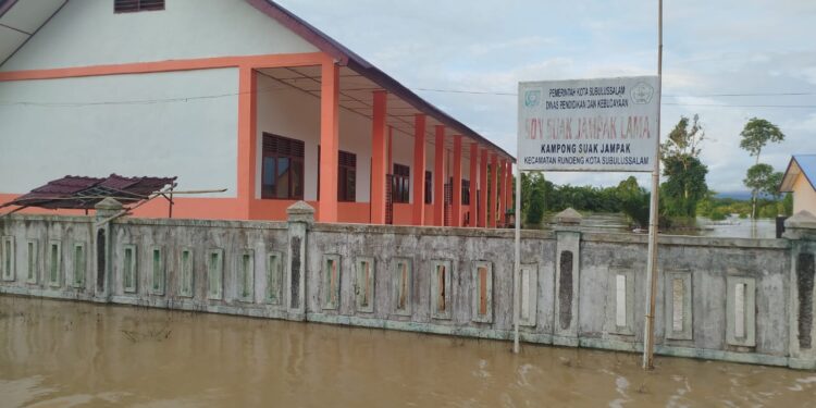 SDN Suak Jampak Terendam Banjir Setinggi Pinggul Orang Dewasa, Kegiatan Belajar Terhenti