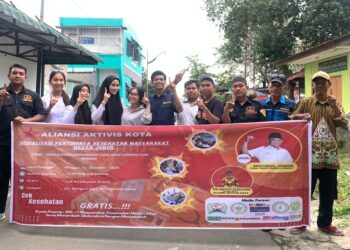 AKTA Bersama Rico-Zaki Beri Cek Kesehatan Gratis Dan Bagikan Minyak Goreng Untuk Warga Medan Johor