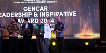 M. Raimon Lauri AR. S.STP. M.Si Salah Satu Penerima Gencar Leadership Award 2024