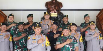 Kapolres Gowa Dampingi Kapolda Sulsel Silaturahmi Ke Pangdiv 3 Kostrad Pakatto