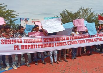 Diduga Pj Bupati Tidak Netral Jelang Pilkada, Ribuan Massa Gerubuk Kantor Bupati Paluta