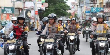H-1 Pelantikan Presiden dan Wakil Presiden Terpilih, Polres Pelabuhan Makassar Bersama TNI Gelar Patroli