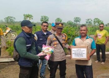 Respon Cepat Polsek Muara Telang Berikan Bantuan Kepada Korban Angin Puting Beliung